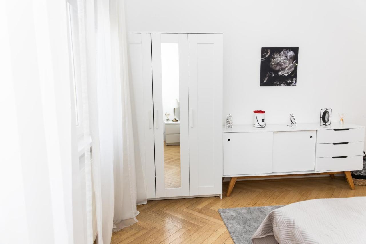 Moonlight Apartment With Porch Near Schoenbrunn And Westbahnhof فيينا المظهر الخارجي الصورة