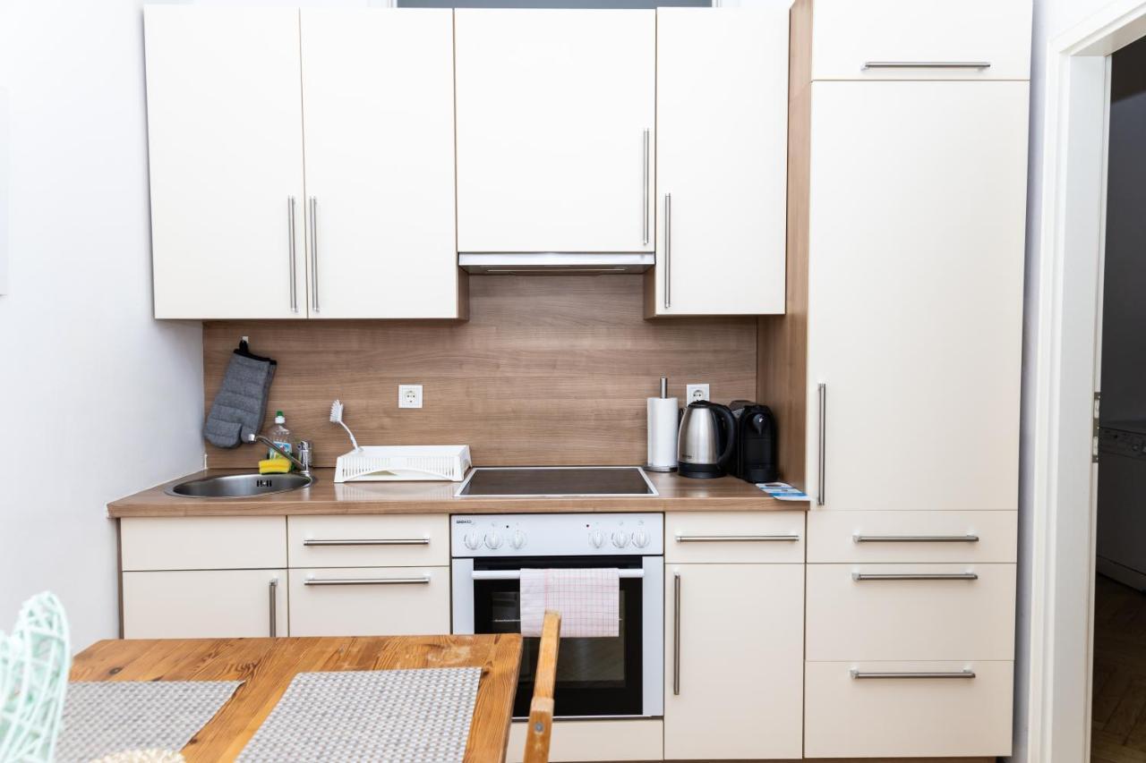 Moonlight Apartment With Porch Near Schoenbrunn And Westbahnhof فيينا المظهر الخارجي الصورة